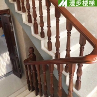 漫步室內家裝實木樓梯