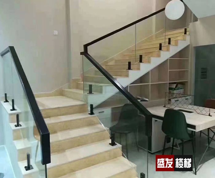 南京楼梯—玻璃楼梯—盛发楼梯 