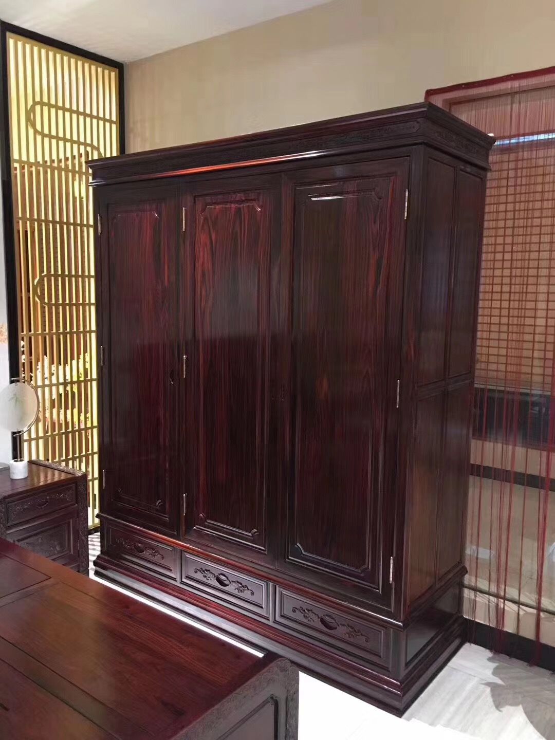 中式红木卧室家具装修效果图_别墅设计图
