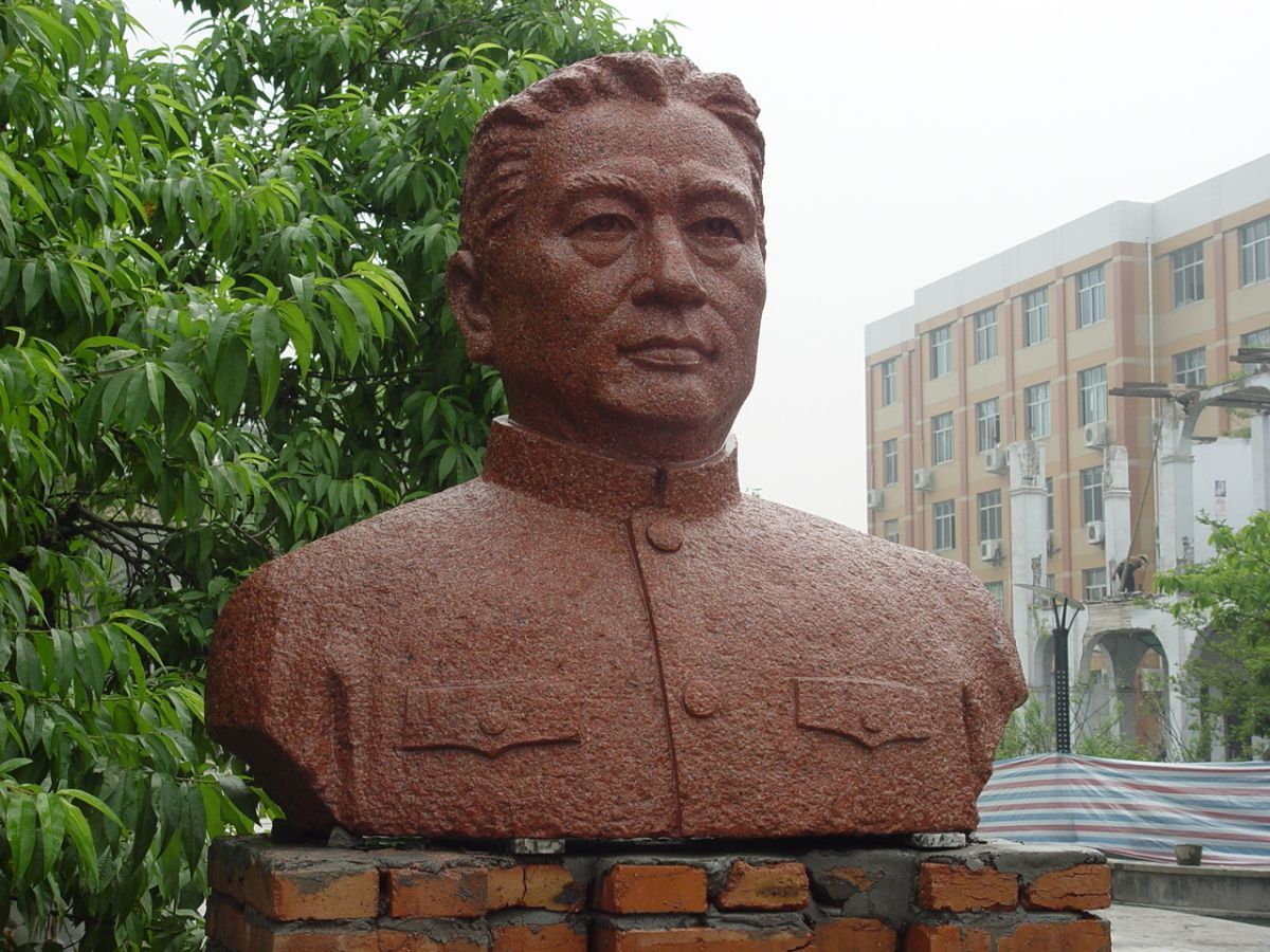 重慶石雕工廠/校園人物雕塑/重慶雕塑公司