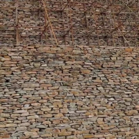 黃色壘墻石漿砌石材 毛石擋墻毛石貼面景觀石 