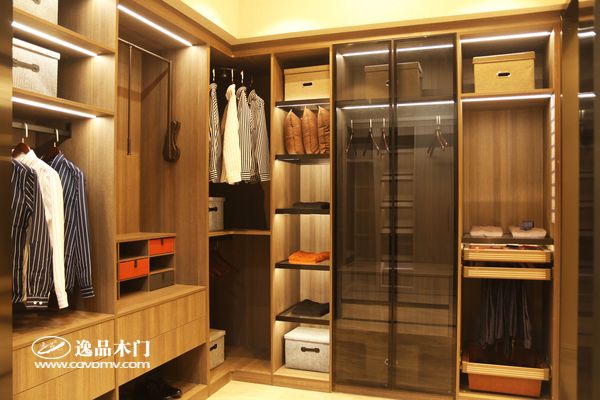 重庆逸品木门全屋定制家居居然之家集团全国**店(重庆金源店)原木色衣柜