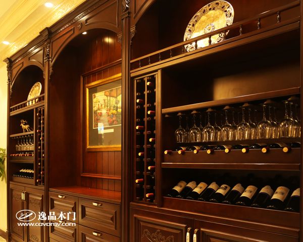 重庆逸品木门全屋定制家居居然之家集团全国**店(重庆金源店)酒柜展示
