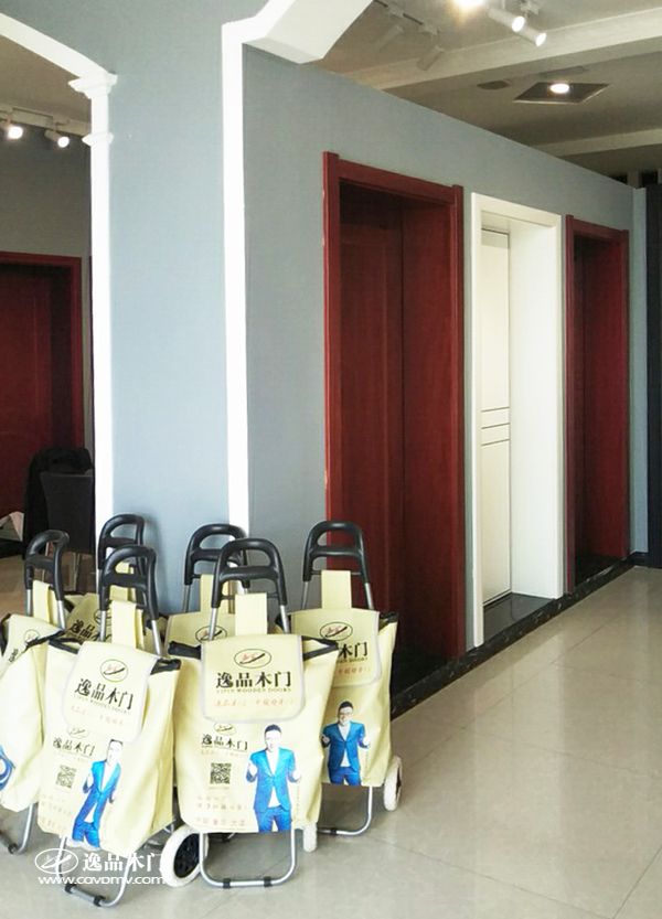 重庆逸品木门陕西省凤翔县店内