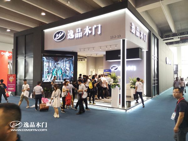 重庆逸品木门:2019广州建博会展会现场 排队进入