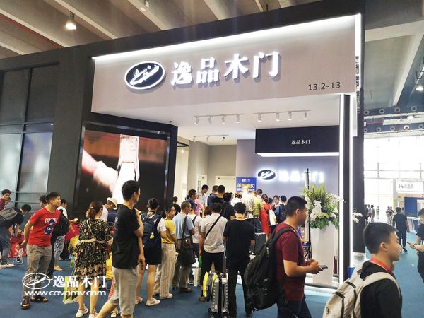 重庆逸品木门:2019广州建博会排队进入