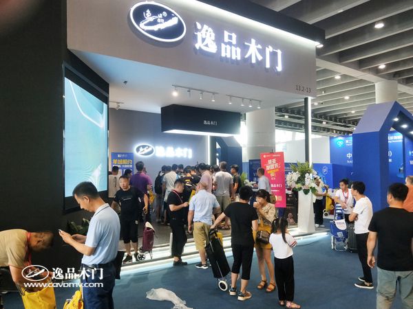 重庆逸品木门:2019广州建博会排队进入 人气火爆