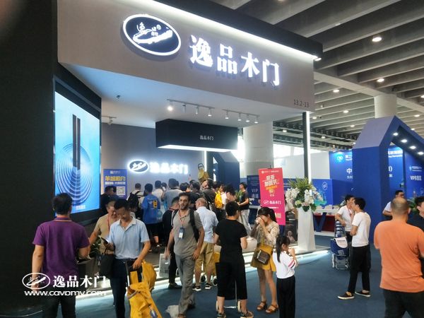 重庆逸品木门:2019广州建博会人来人往