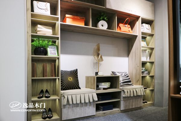 重庆逸品木门:2019广州建博会 整装杂物柜展示
