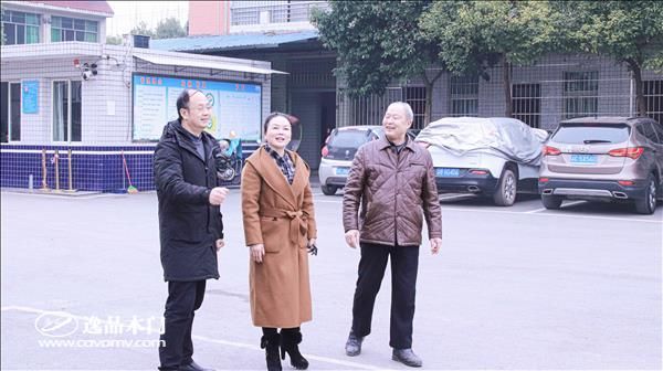 重庆逸品木门:部分领导了解复隆实验学校