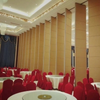 深圳宴會廳折疊屏風隔斷墻上門量尺 會議室木質推拉門