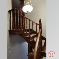 木质旋转楼梯-南京实木楼梯厂-南京红灯楼梯