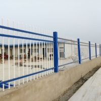 蓝白色方管组装型锌钢围墙护栏亚宏